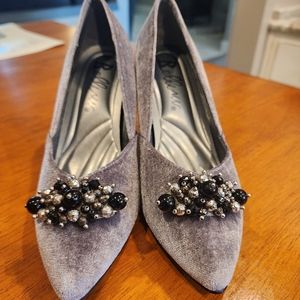Bellini Gray Velour Embellished Dress Pump Size 7.
